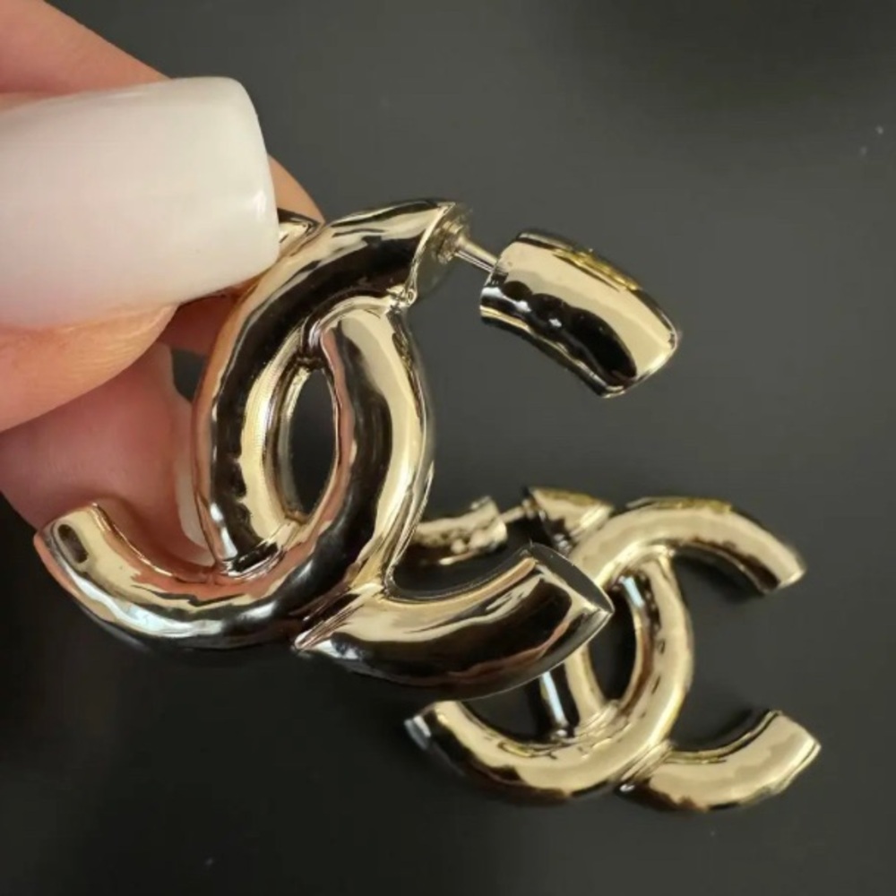 Chanel Gold Interlocking CC Logo Earrings - - Picture 9 of 9